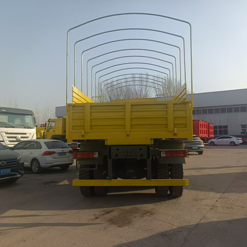 Sinotruk HOWO 6*4 Troop Carrier - شاحنات مسطحة: صور 5 Sinotruk HOWO 6*4 Troop Carrier - شاحنات مسطحة: صور 5