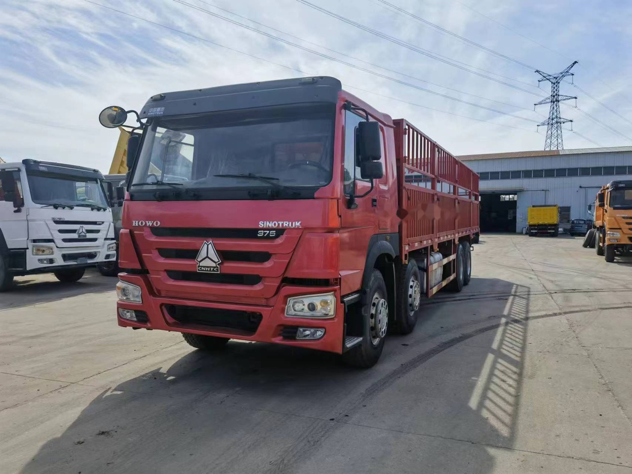 Sinotruk HOWO 8*4 Fence Truck - شاحنة قلابة صغيرة: صور 2 Sinotruk HOWO 8*4 Fence Truck - شاحنة قلابة صغيرة: صور 2