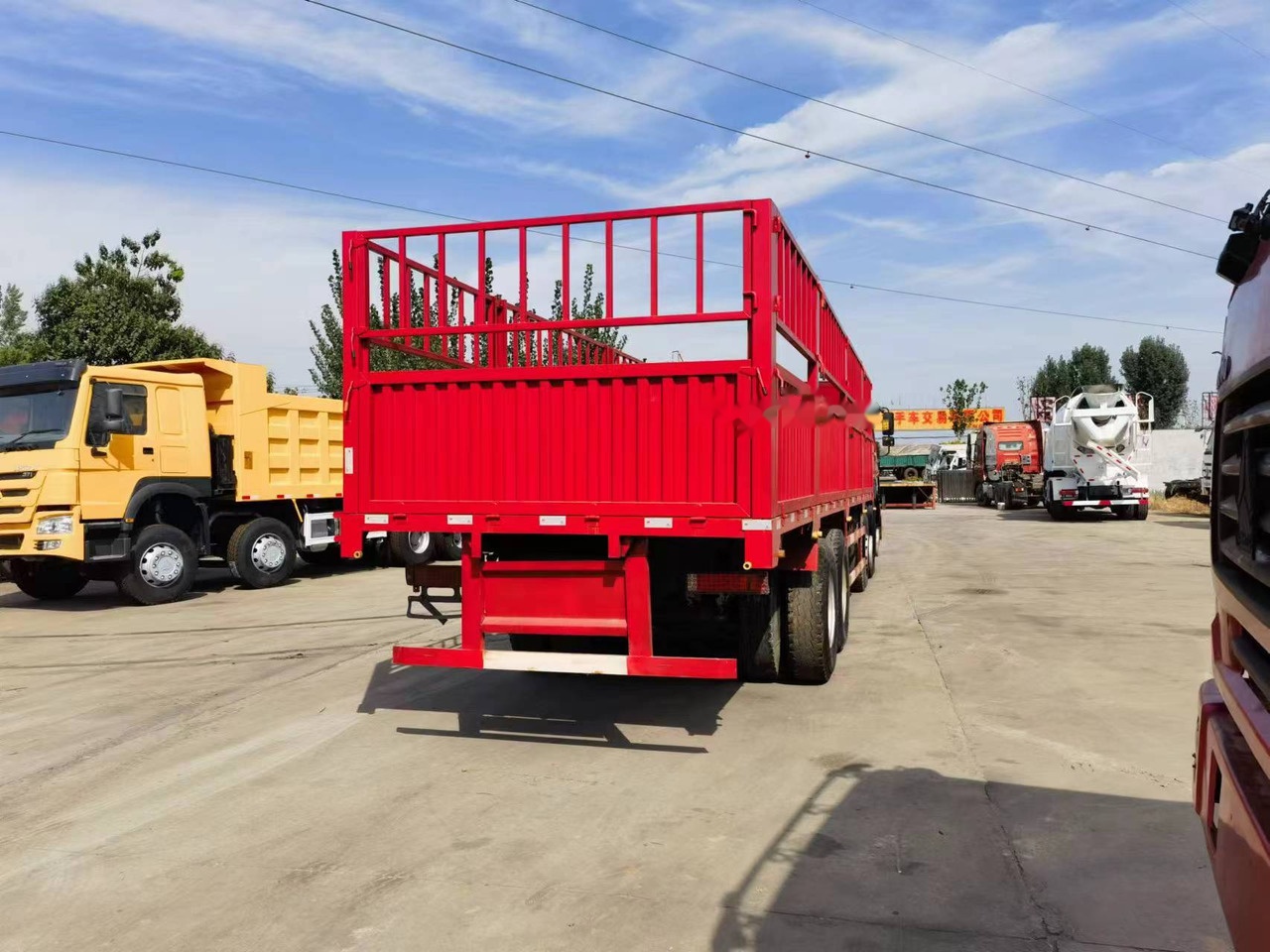 Sinotruk HOWO 8*4 Fence Truck - شاحنة قلابة صغيرة: صور 3 Sinotruk HOWO 8*4 Fence Truck - شاحنة قلابة صغيرة: صور 3