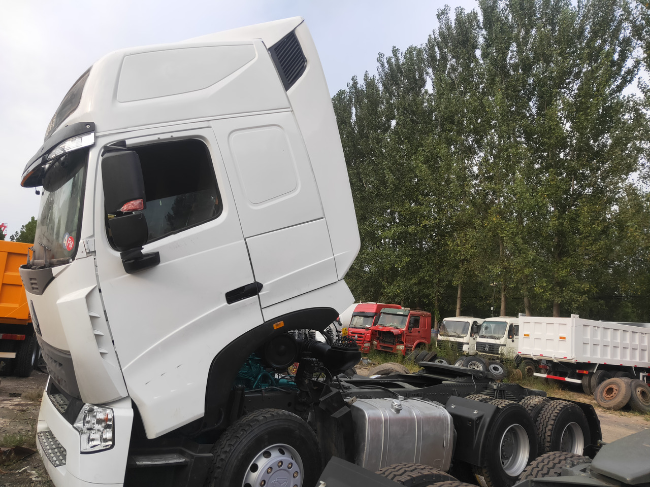 شاحنة جرار Sinotruk HOWO A7 6*4 Tractor: صور 7 شاحنة جرار Sinotruk HOWO A7 6*4 Tractor: صور 7