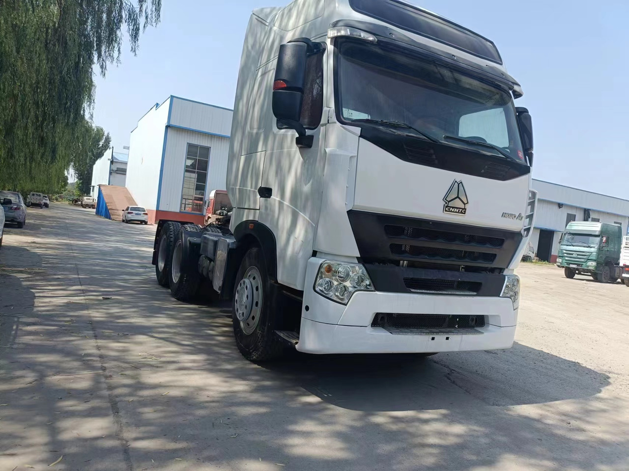 Sinotruk HOWO A7 tractor - شاحنة قلابة صغيرة: صور 4 Sinotruk HOWO A7 tractor - شاحنة قلابة صغيرة: صور 4