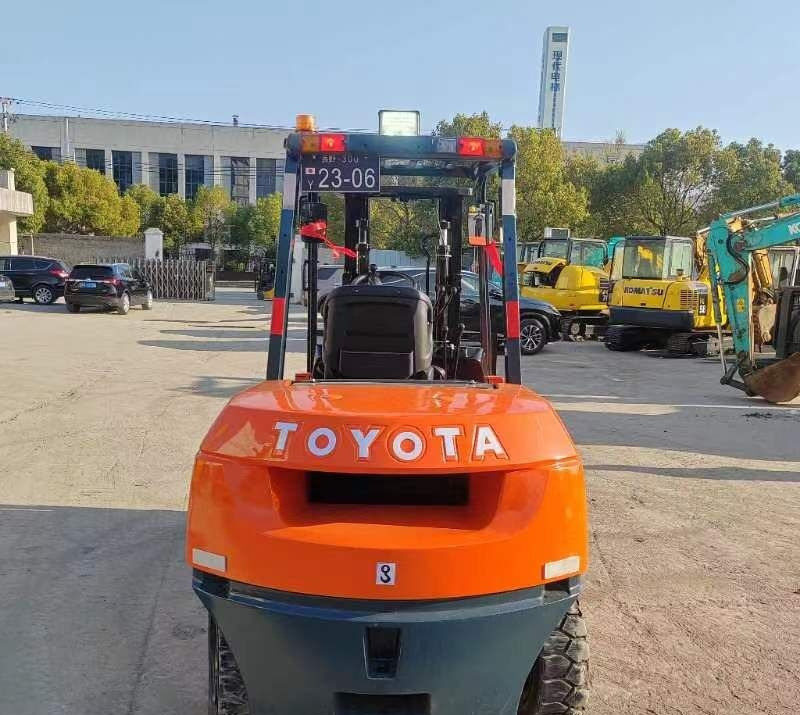 Toyota FD50 - رافعة شوكية ديزل: صور 2 Toyota FD50 - رافعة شوكية ديزل: صور 2