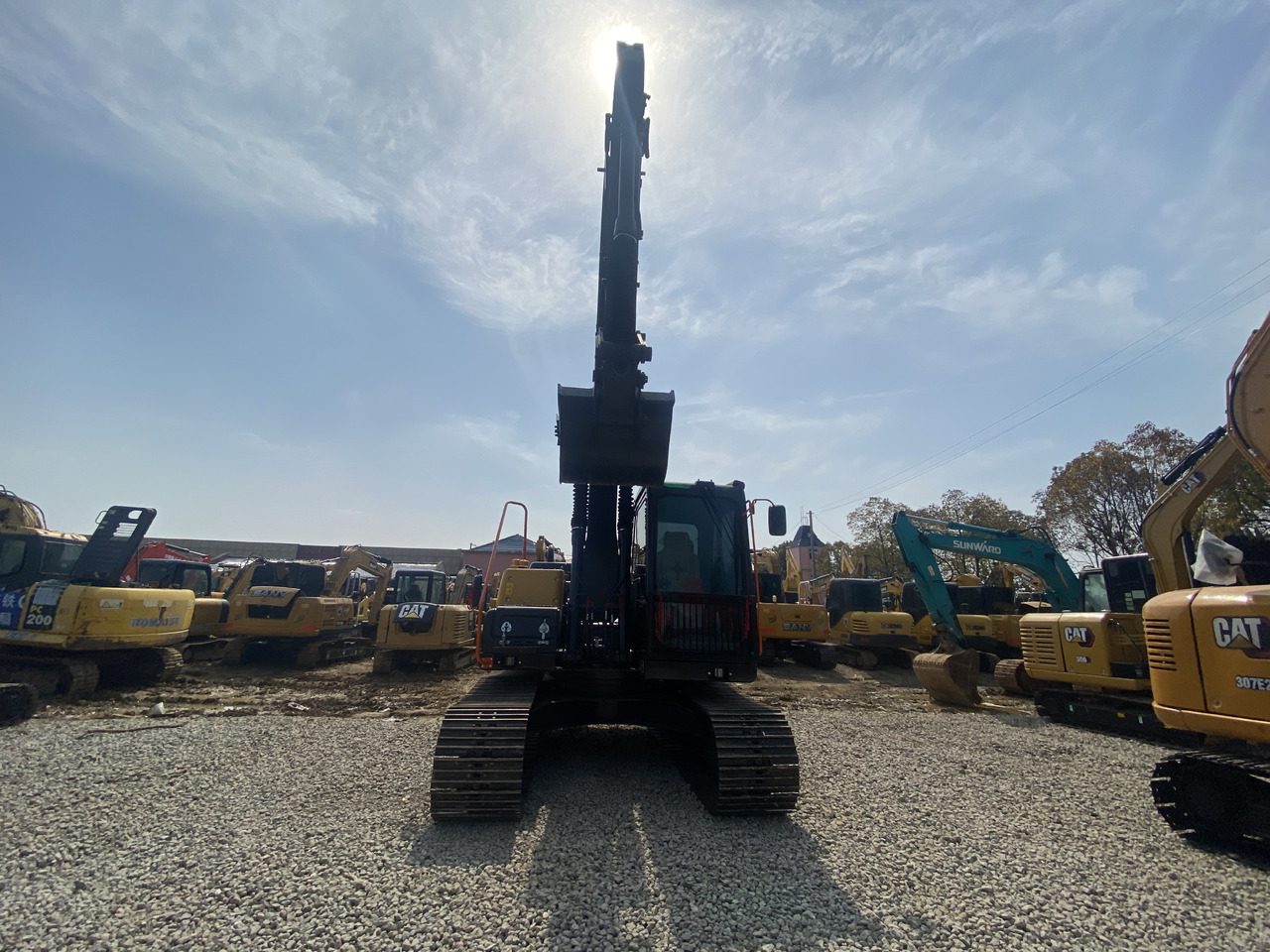 VOLVO EC140 - حفارة: صور 3 VOLVO EC140 - حفارة: صور 3