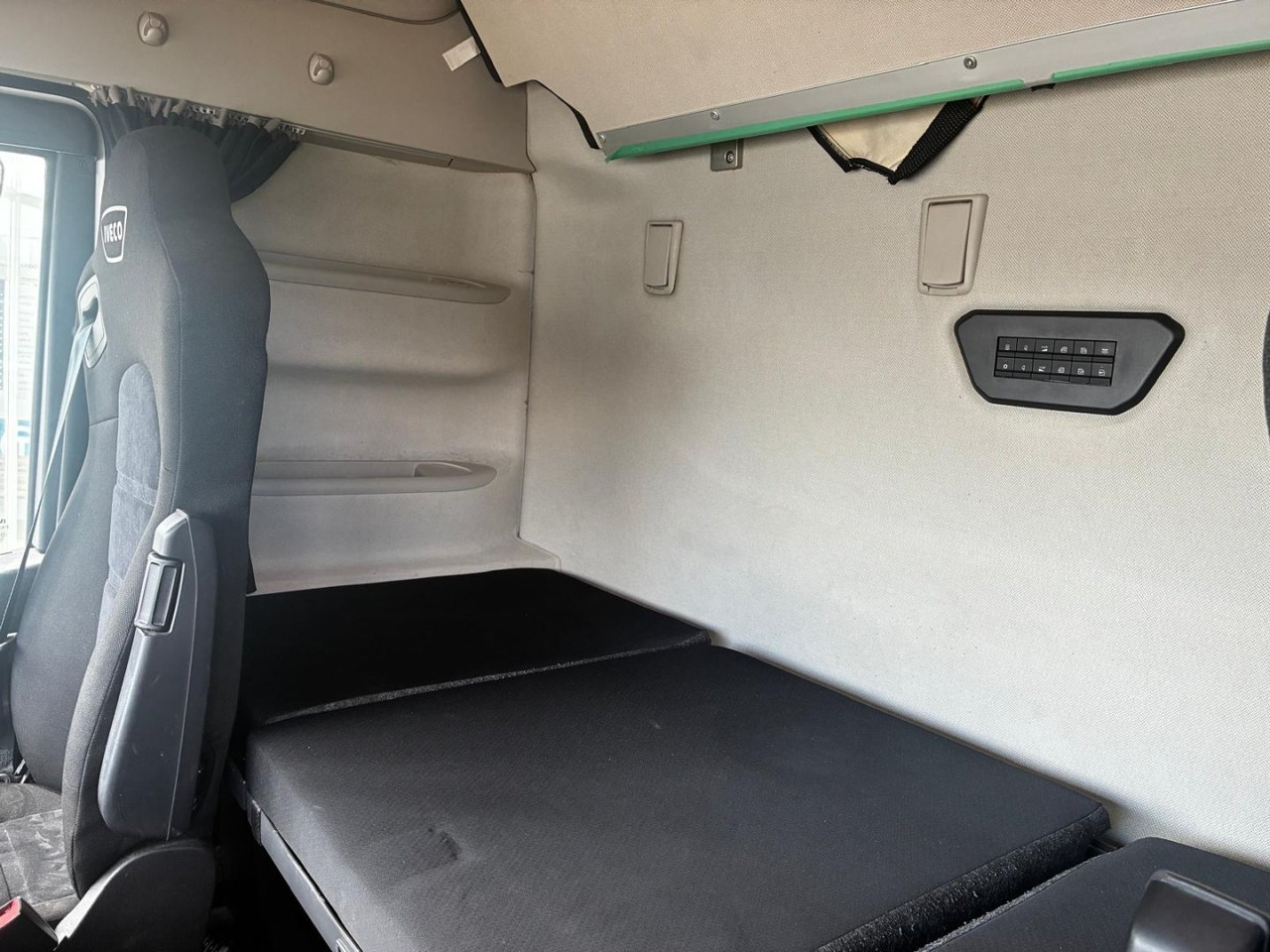 شاحنة جرار Cabeza Tractora IVECO 460 AUTOMATICO  INTARDER ADR: صور 12