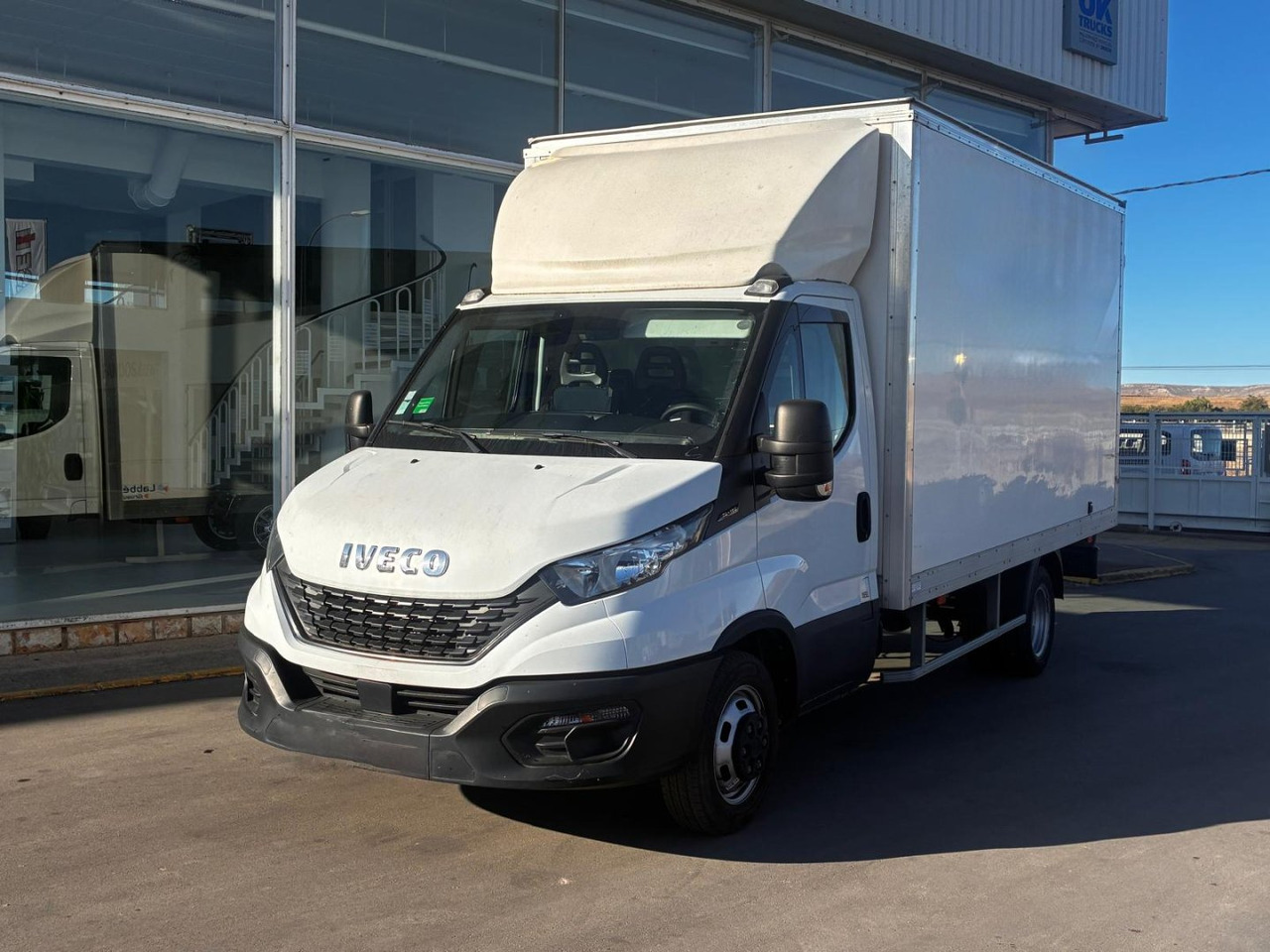 Caja cerrada IVECO 35C16 20m3 con puertas traseras - الشاحنات الصغيرة صندوق مغلق: صور 1 Caja cerrada IVECO 35C16 20m3 con puertas traseras - الشاحنات الصغيرة صندوق مغلق: صور 1