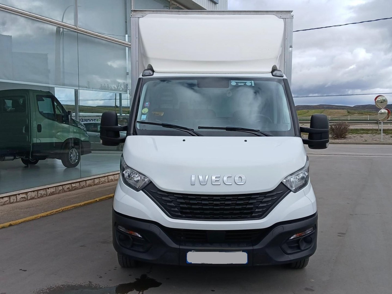 Caja cerrada IVECO 35C16 3.0 20m3 - الشاحنات الصغيرة صندوق مغلق: صور 2 Caja cerrada IVECO 35C16 3.0 20m3 - الشاحنات الصغيرة صندوق مغلق: صور 2