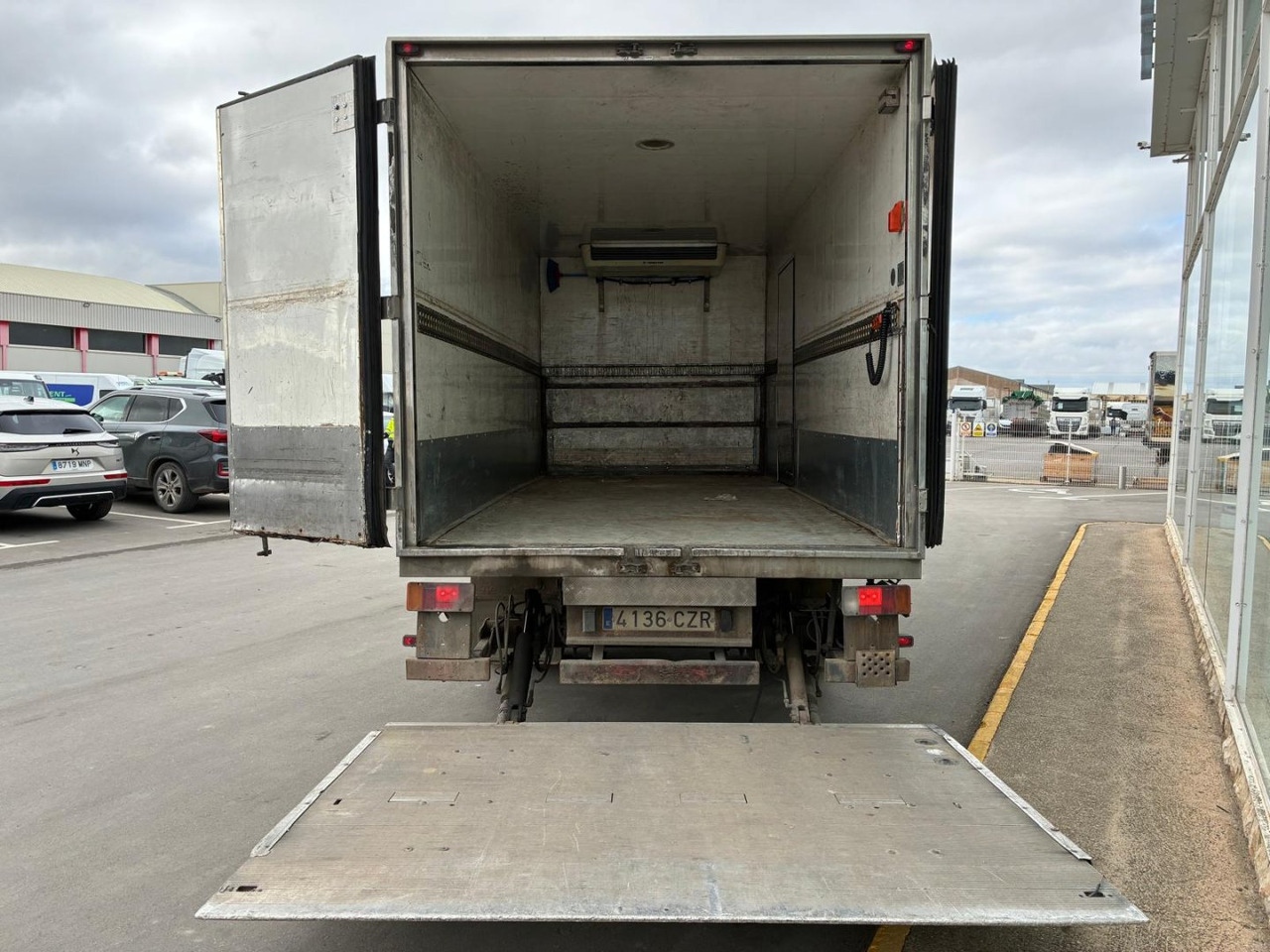 Caja cerrada IVECO Eurocargo ML 100 E18 P - مبردة شاحنة: صور 5 Caja cerrada IVECO Eurocargo ML 100 E18 P - مبردة شاحنة: صور 5
