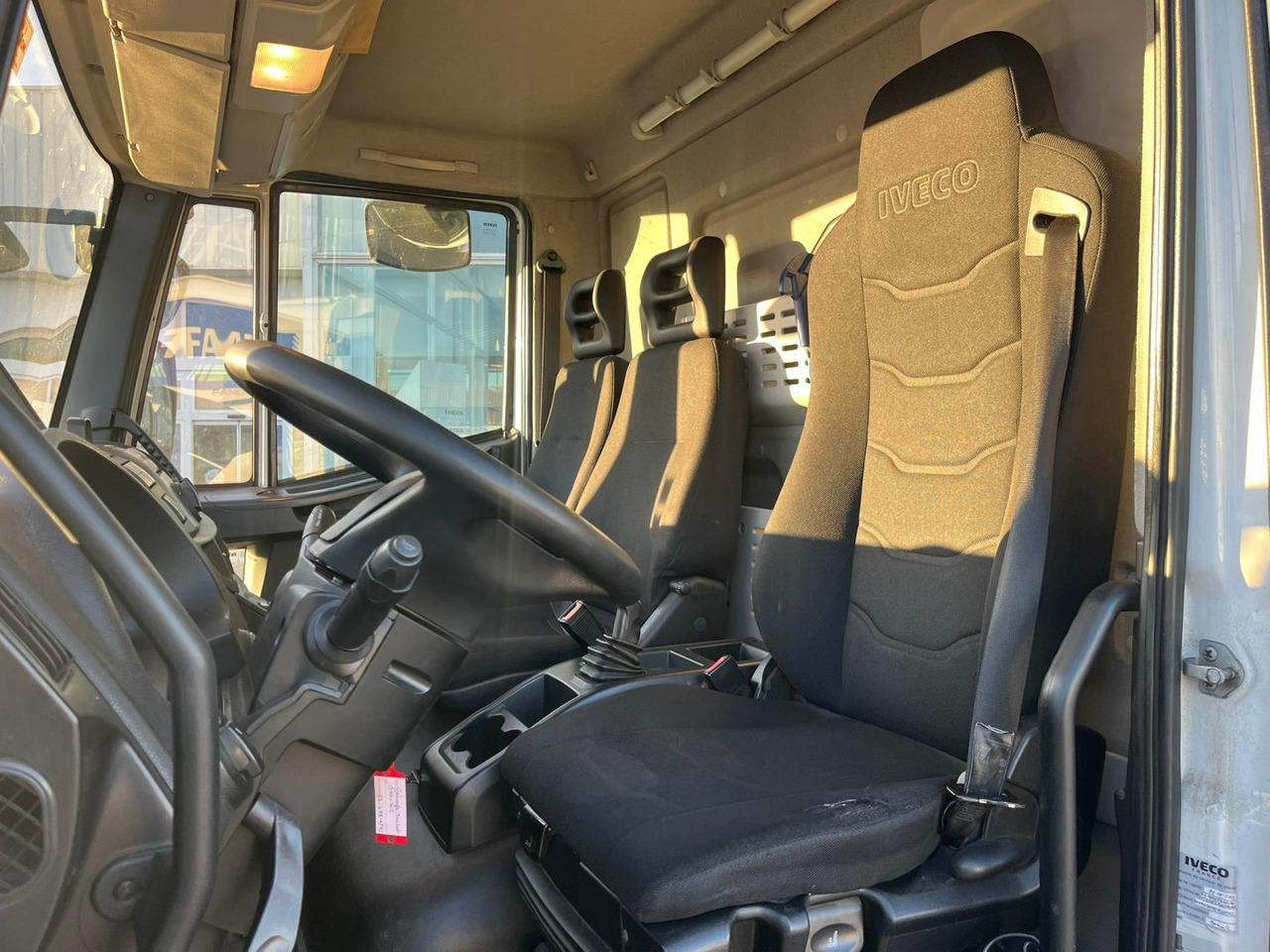 Caja cerrada IVECO Eurocargo ML 120 E19 P - بصندوق مغلق شاحنة: صور 5 Caja cerrada IVECO Eurocargo ML 120 E19 P - بصندوق مغلق شاحنة: صور 5