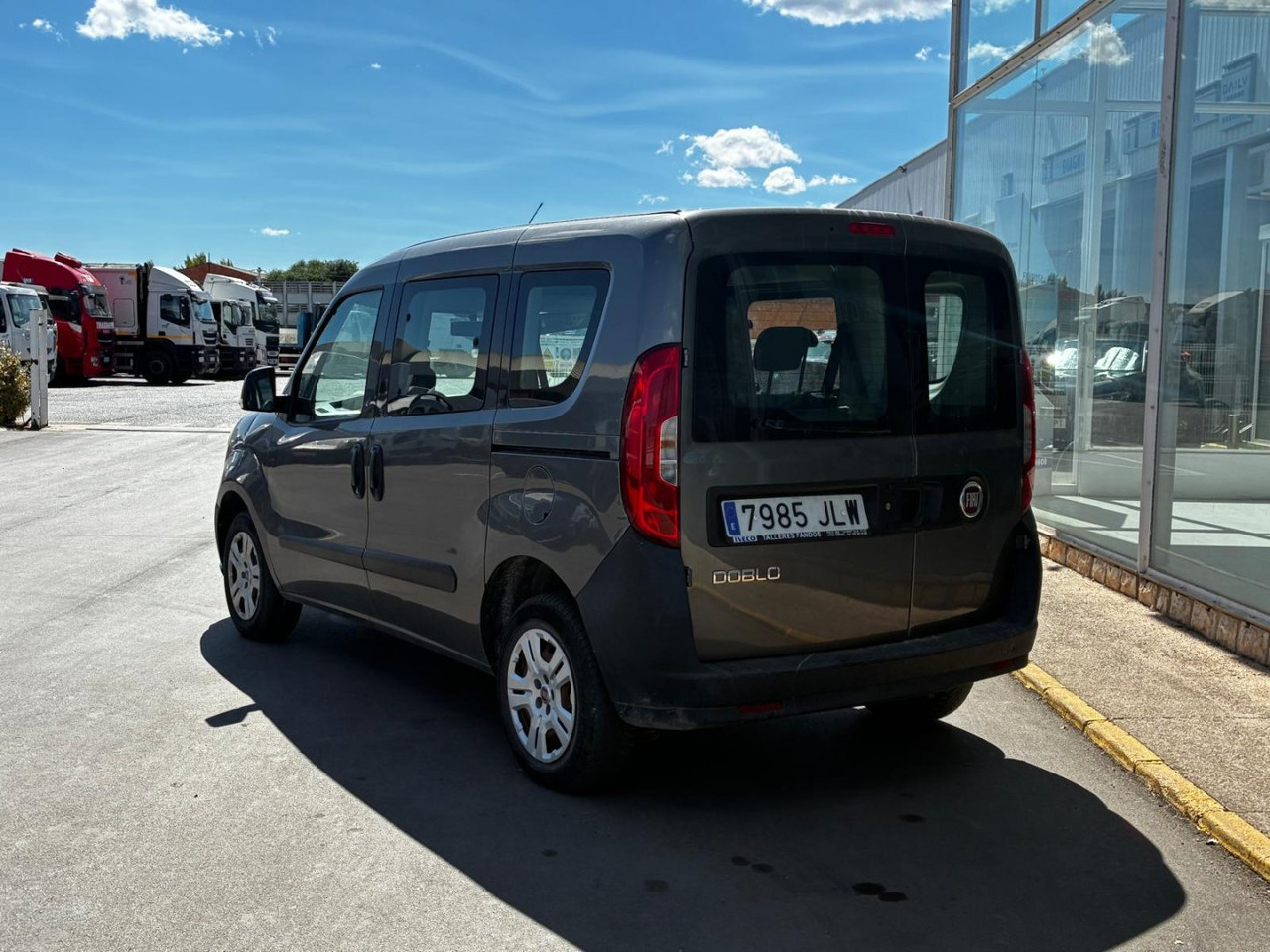 Furgón Fiat Dobló 5 plazas - فان: صور 4 Furgón Fiat Dobló 5 plazas - فان: صور 4