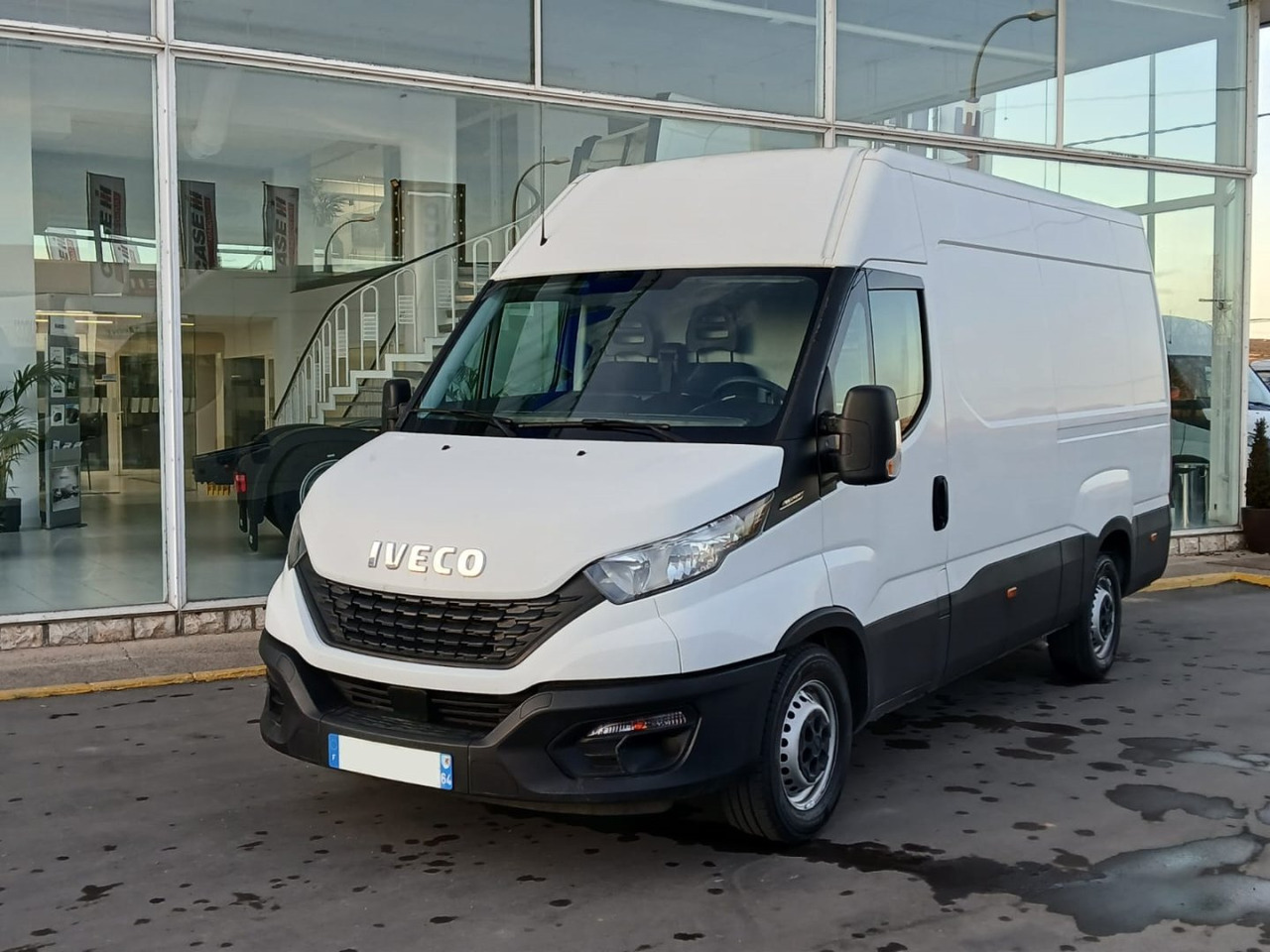 Furgón IVECO 35S14 12m3 - فان: صور 1 Furgón IVECO 35S14 12m3 - فان: صور 1