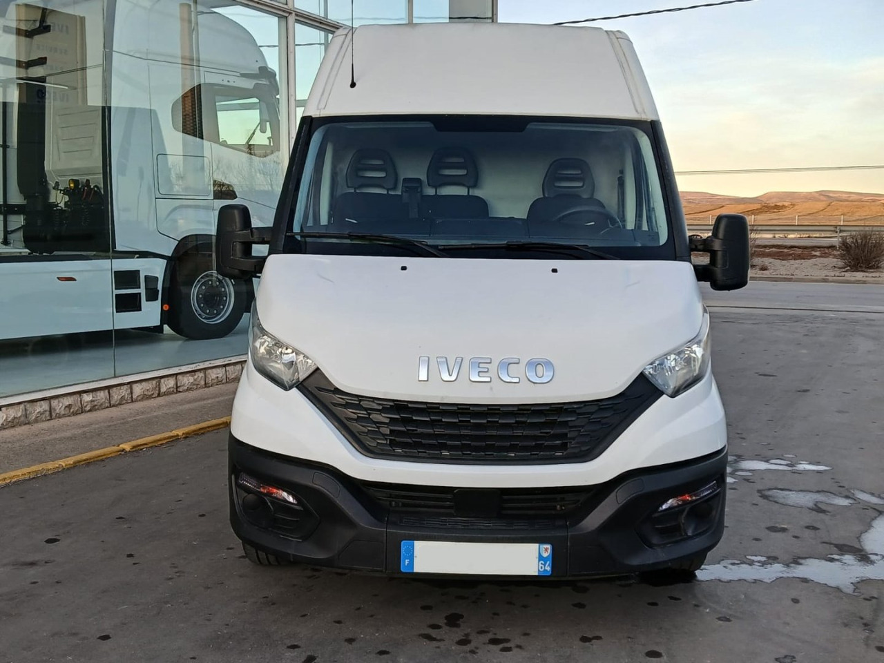 Furgón IVECO 35S14 12m3 - فان: صور 2 Furgón IVECO 35S14 12m3 - فان: صور 2