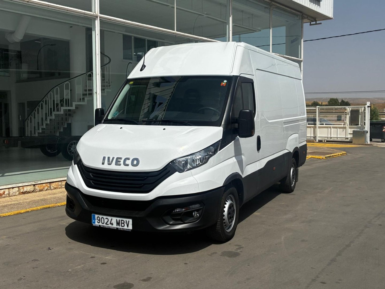 Furgón IVECO 35S14 V 12m3 - فان: صور 1 Furgón IVECO 35S14 V 12m3 - فان: صور 1