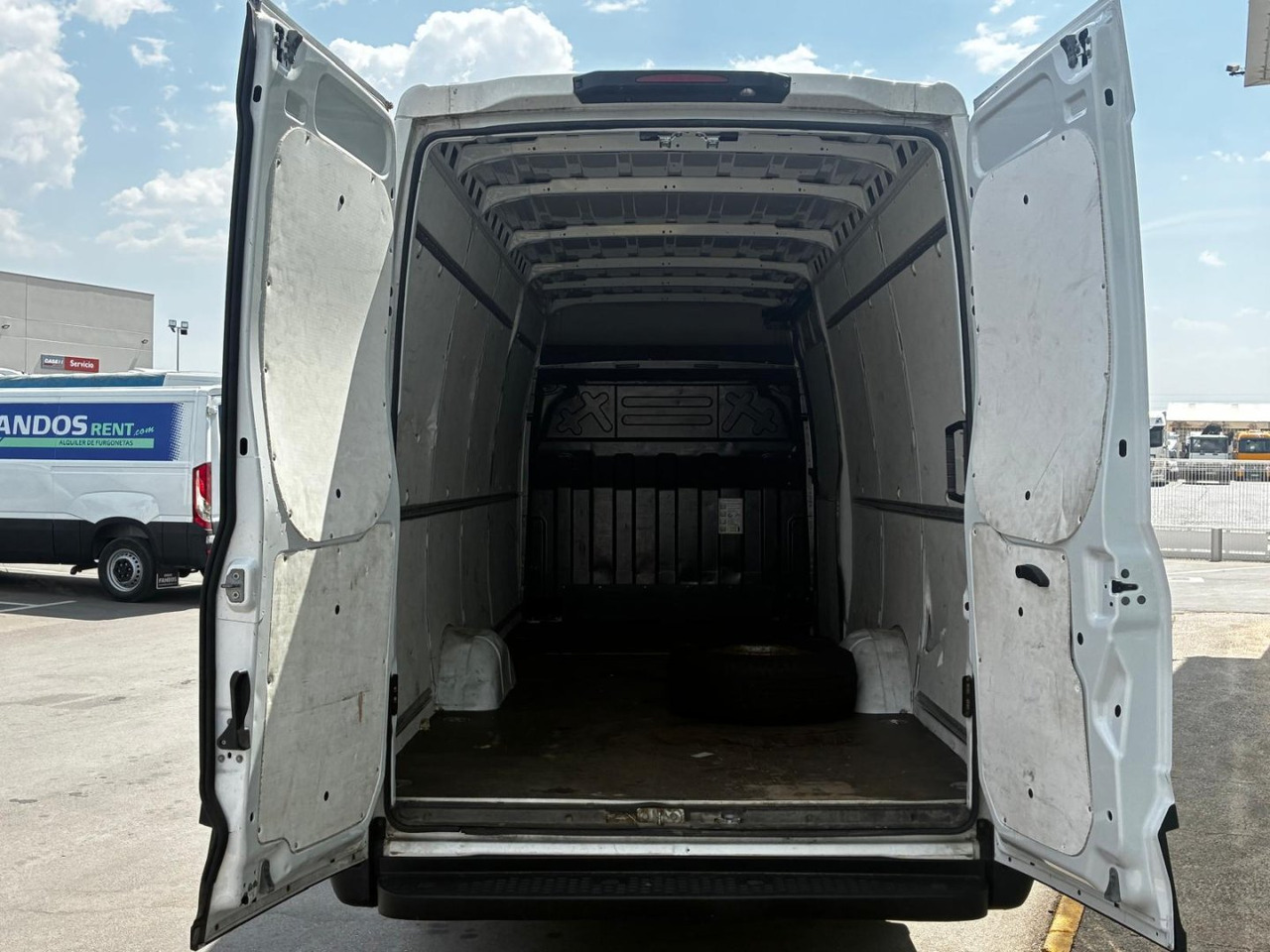 Furgón IVECO 35S14 V 16m3 - فان: صور 5 Furgón IVECO 35S14 V 16m3 - فان: صور 5