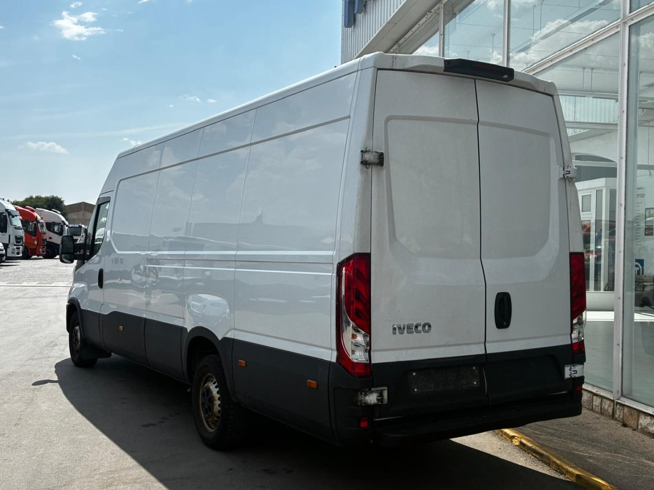 Furgón IVECO 35S14 V 16m3 - فان: صور 4 Furgón IVECO 35S14 V 16m3 - فان: صور 4