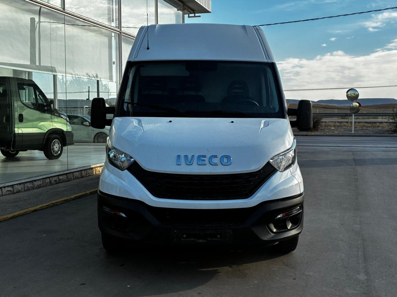 Furgón IVECO 35S14 V 16m3 - فان: صور 2 Furgón IVECO 35S14 V 16m3 - فان: صور 2