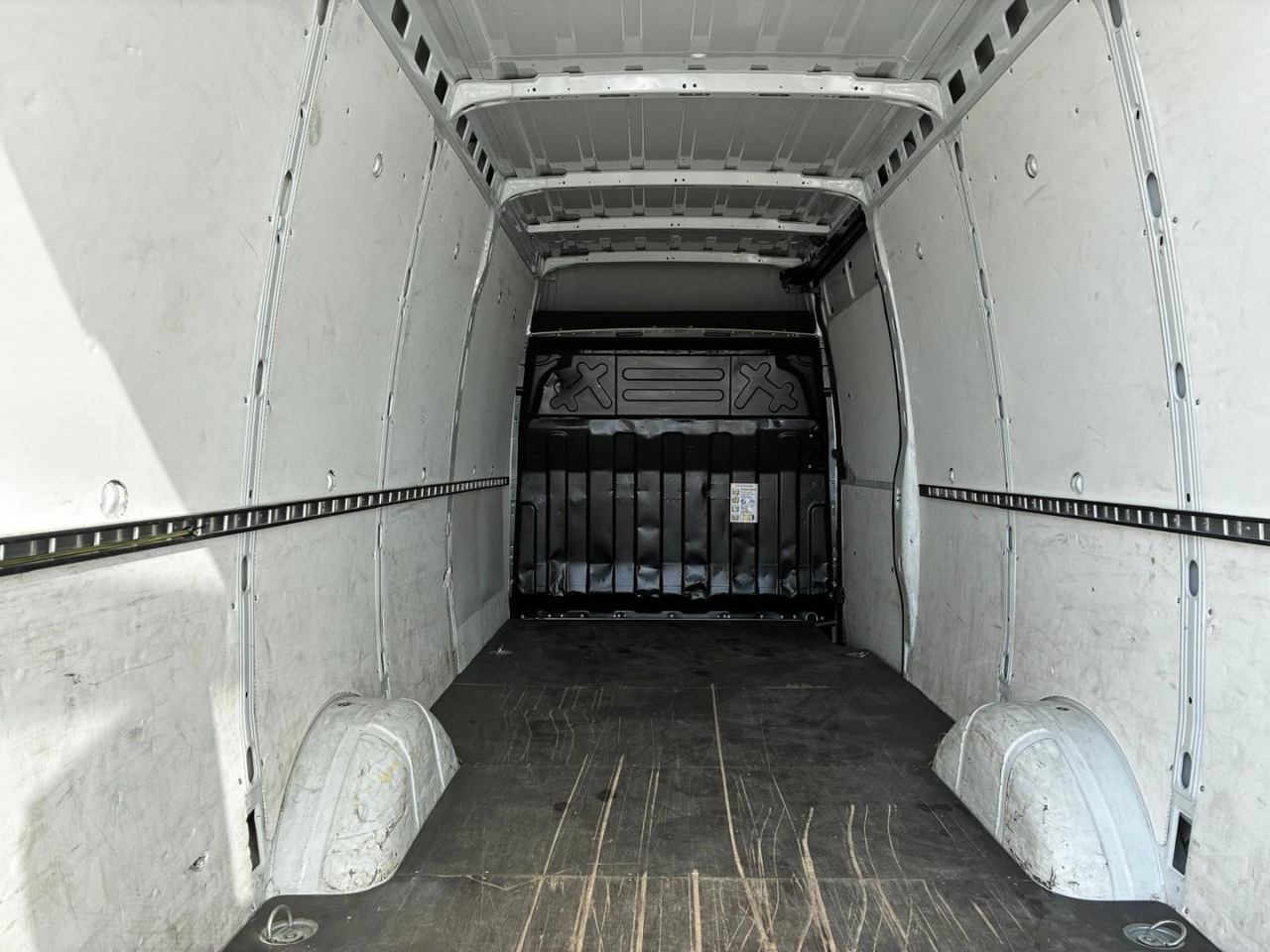 Furgón IVECO 35S14 V 16m3 - فان: صور 5 Furgón IVECO 35S14 V 16m3 - فان: صور 5