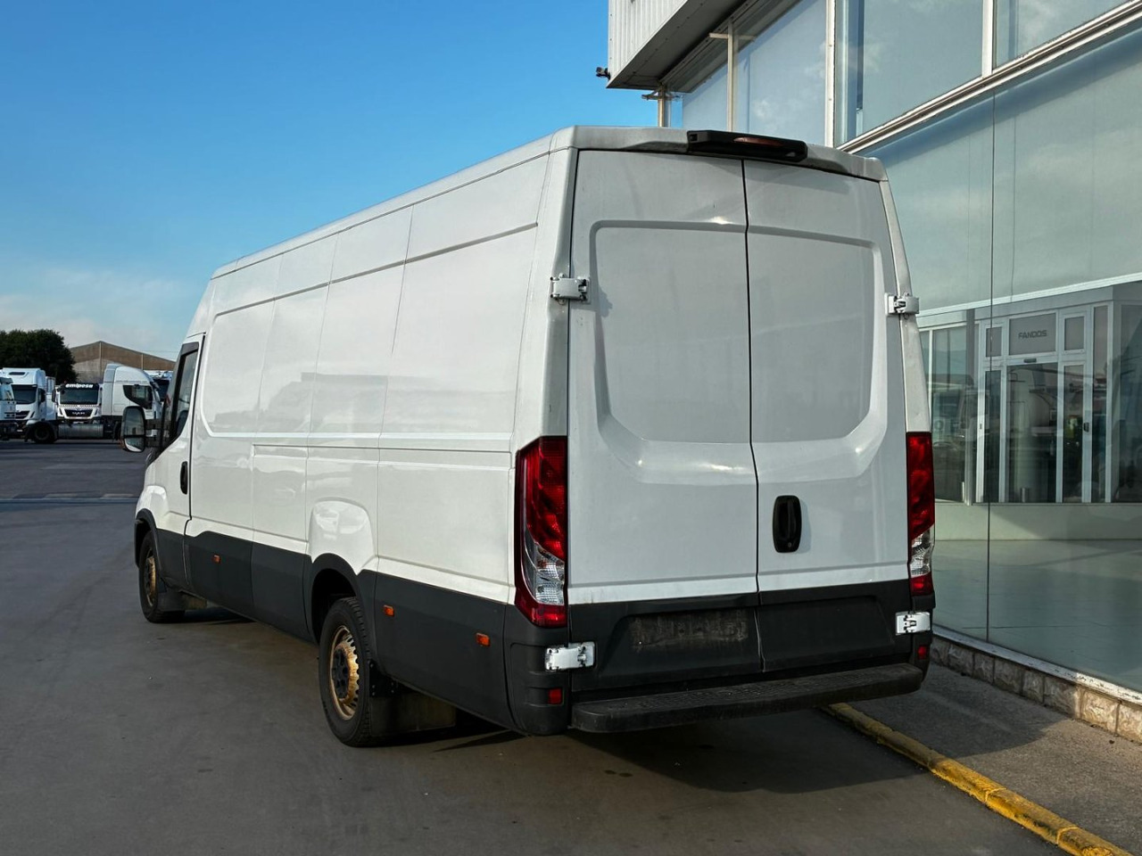 Furgón IVECO 35S14 V 16m3 - فان: صور 4 Furgón IVECO 35S14 V 16m3 - فان: صور 4