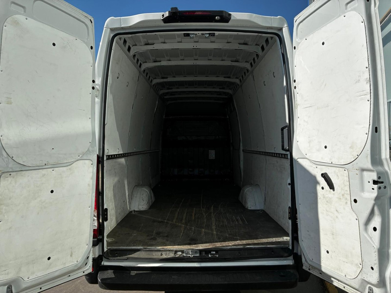 Furgón IVECO 35S14 V 16m3 - فان: صور 4 Furgón IVECO 35S14 V 16m3 - فان: صور 4