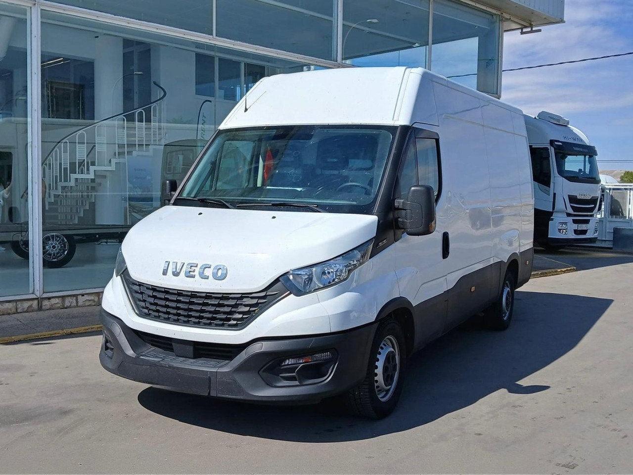 Furgón IVECO 35S16 V 12m3 - فان: صور 1 Furgón IVECO 35S16 V 12m3 - فان: صور 1