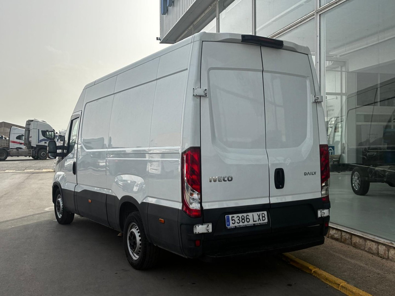 Furgón IVECO 35S16 V 12m3 - فان: صور 4 Furgón IVECO 35S16 V 12m3 - فان: صور 4