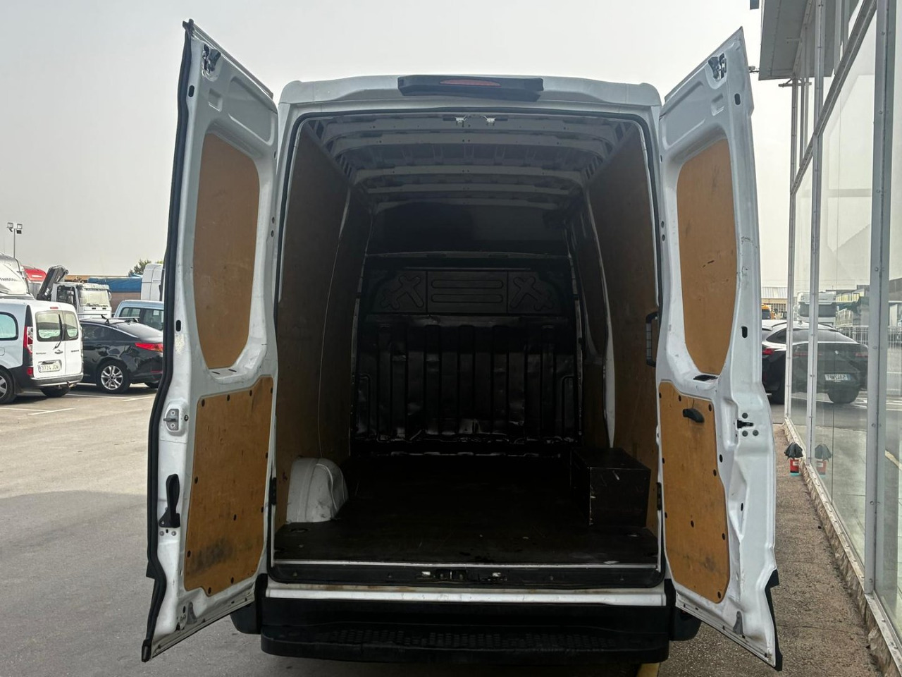 Furgón IVECO 35S16 V 12m3 - فان: صور 5 Furgón IVECO 35S16 V 12m3 - فان: صور 5