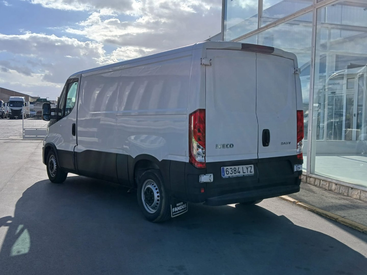 Furgón IVECO 35S16 V 9m3 - فان: صور 4 Furgón IVECO 35S16 V 9m3 - فان: صور 4