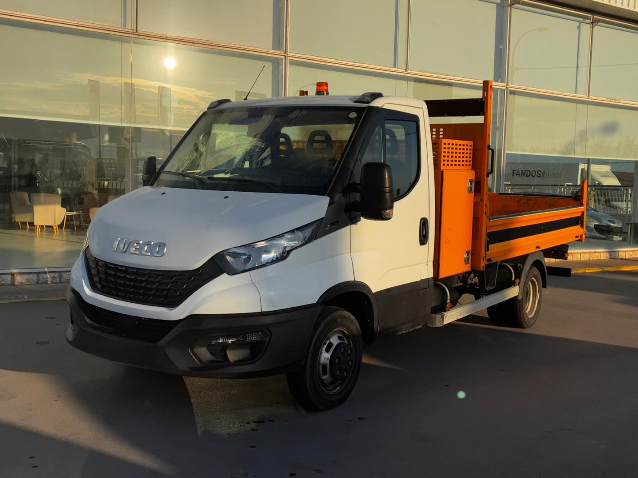Volquete/Dumper IVECO 35C14 CAJA BASCULANTE - قلاب صغير: صور 1 Volquete/Dumper IVECO 35C14 CAJA BASCULANTE - قلاب صغير: صور 1