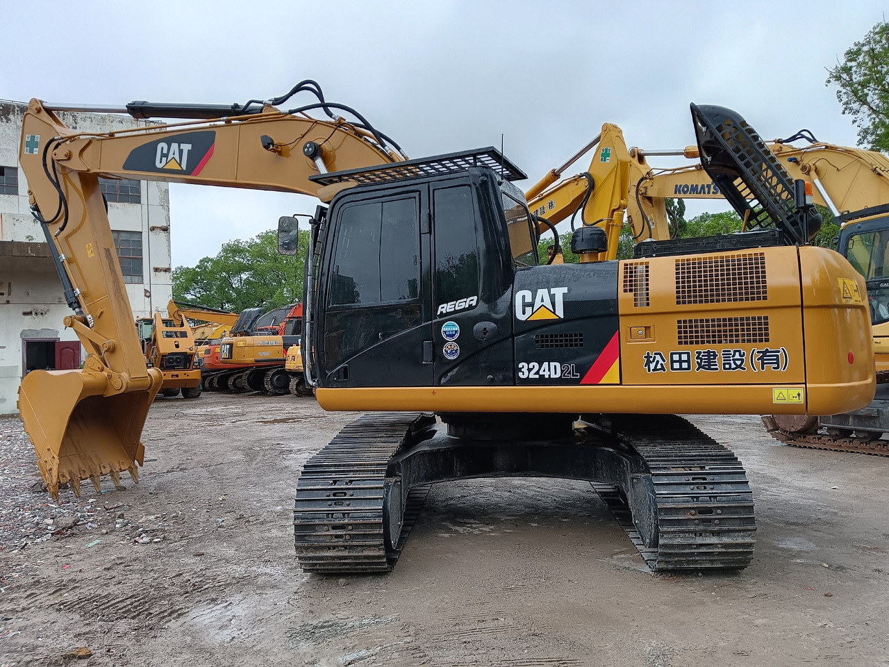 CAT 324DL 330D2L 323GC - حفارات زحافة: صور 1 CAT 324DL 330D2L 323GC - حفارات زحافة: صور 1