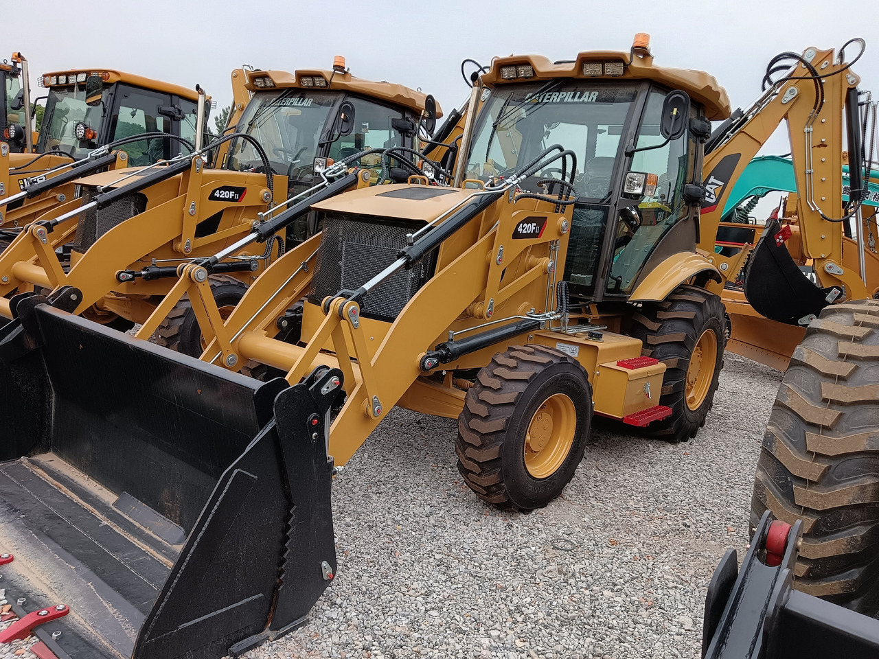 CAT 420F2 420FⅡ - حفار متعدد الاستخدام: صور 1 CAT 420F2 420FⅡ - حفار متعدد الاستخدام: صور 1