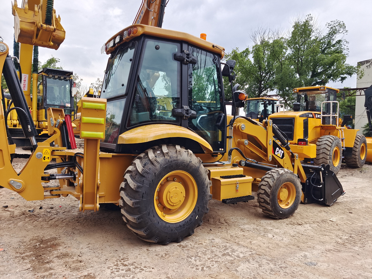 CATERPILLAR 420F BRAND NEW - حفار متعدد الاستخدام: صور 1 CATERPILLAR 420F BRAND NEW - حفار متعدد الاستخدام: صور 1