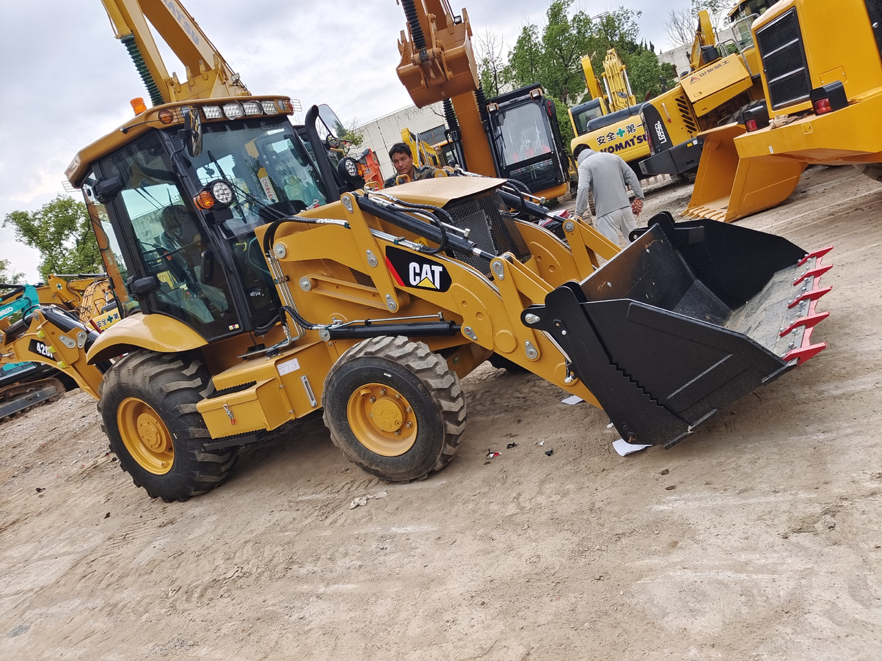 CATERPILLAR 420F BRAND NEW - حفار متعدد الاستخدام: صور 5 CATERPILLAR 420F BRAND NEW - حفار متعدد الاستخدام: صور 5
