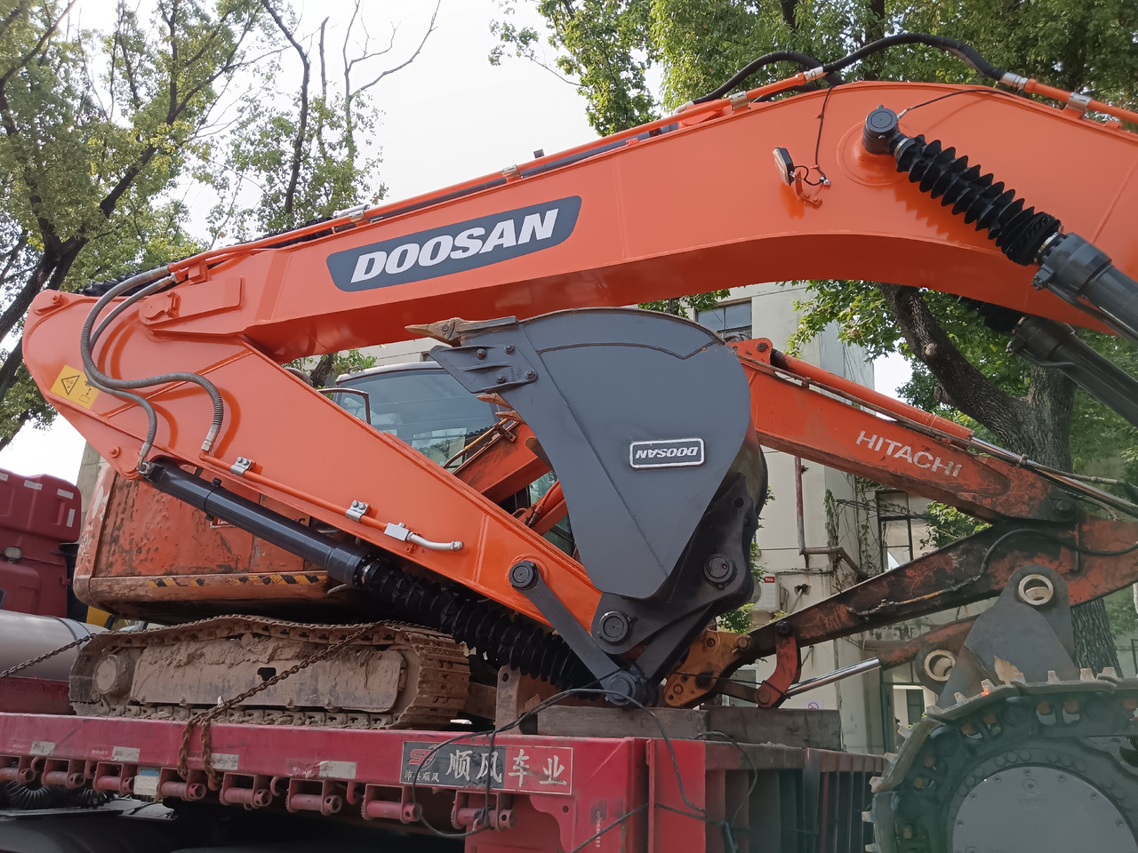 DOOSAN DX225 LCA LC-9C - حفارات زحافة: صور 3 DOOSAN DX225 LCA LC-9C - حفارات زحافة: صور 3