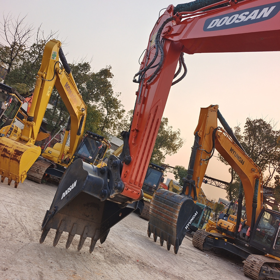 DOOSAN DX300 LC - 9C DX300LCA - حفارات زحافة: صور 5 DOOSAN DX300 LC - 9C DX300LCA - حفارات زحافة: صور 5