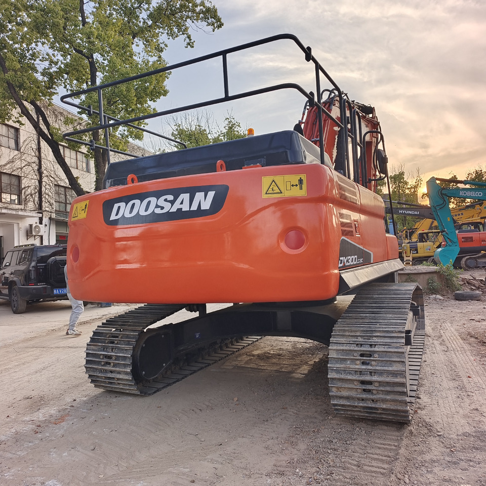 DOOSAN DX300LC-9C DX300LCA - حفارات زحافة: صور 4 DOOSAN DX300LC-9C DX300LCA - حفارات زحافة: صور 4