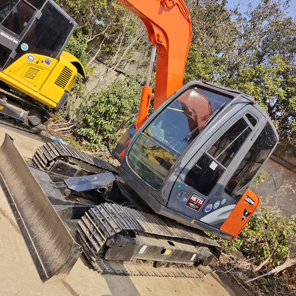 HITACHI ZAXIS 70 ZX70 - حفارة مصغرة: صور 5 HITACHI ZAXIS 70 ZX70 - حفارة مصغرة: صور 5