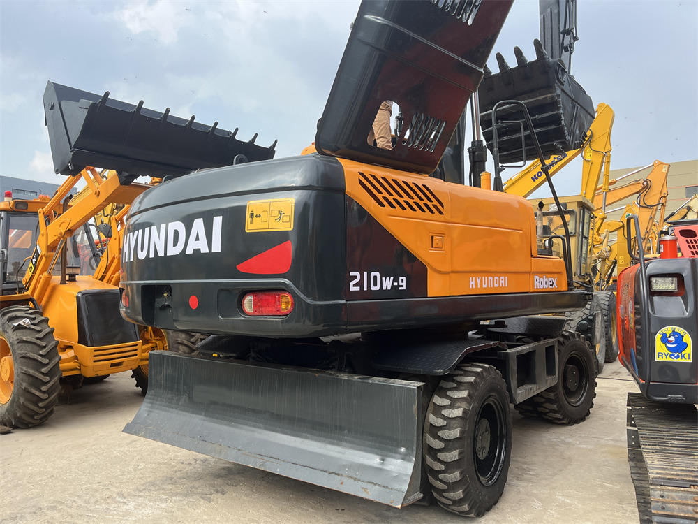 HYUNDAI 210W-9S - حفارة على عجلات: صور 1 HYUNDAI 210W-9S - حفارة على عجلات: صور 1