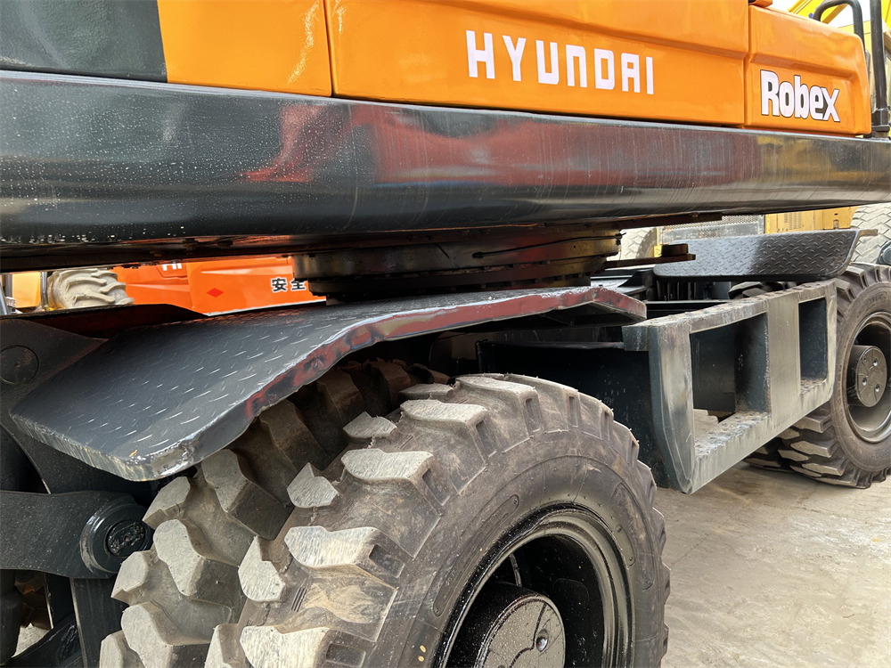 HYUNDAI 210W-9S - حفارة على عجلات: صور 4 HYUNDAI 210W-9S - حفارة على عجلات: صور 4