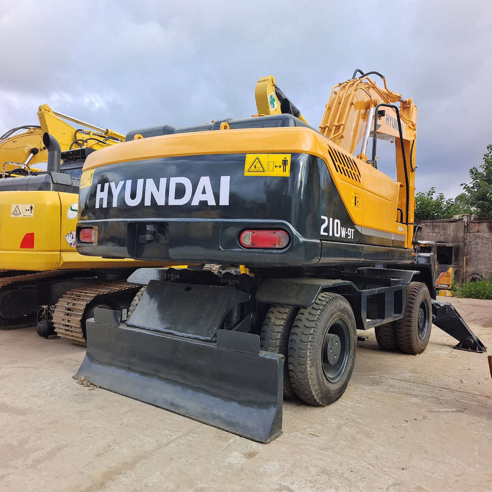 حفارة على عجلات HYUNDAI 210W-9T: صور 1