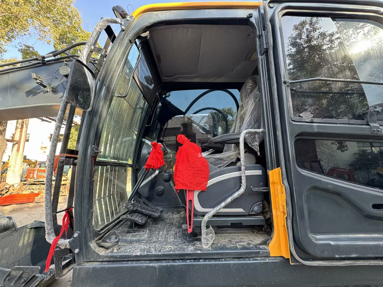 HYUNDAI 220LC-9S - حفارات زحافة: صور 3 HYUNDAI 220LC-9S - حفارات زحافة: صور 3