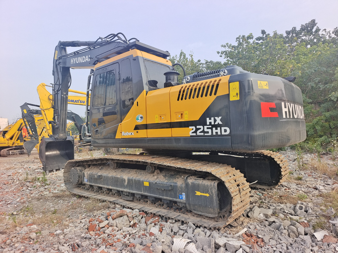 HYUNDAI HX225HD - حفارة على عجلات: صور 5 HYUNDAI HX225HD - حفارة على عجلات: صور 5