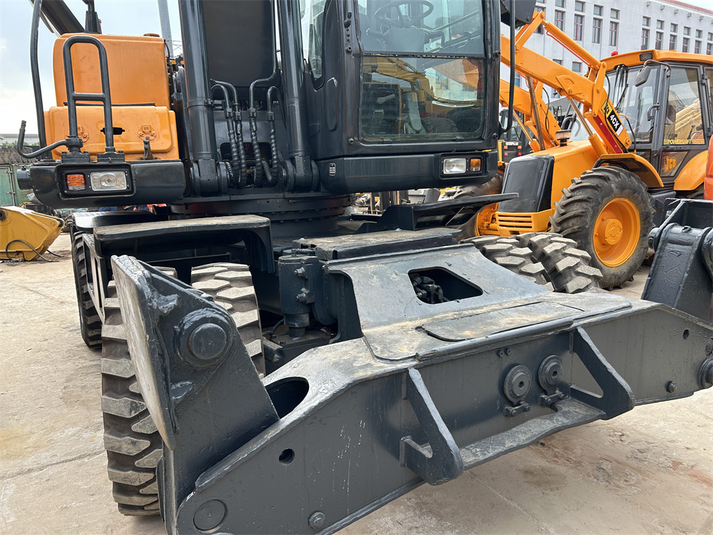 HYUNDAI R 210W-9 - حفارة على عجلات: صور 5 HYUNDAI R 210W-9 - حفارة على عجلات: صور 5