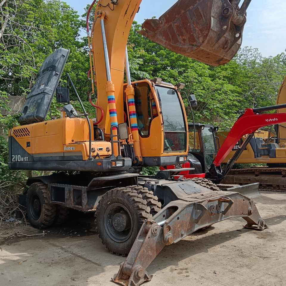 HYUNDAI R210W-9 - حفارة على عجلات: صور 4 HYUNDAI R210W-9 - حفارة على عجلات: صور 4