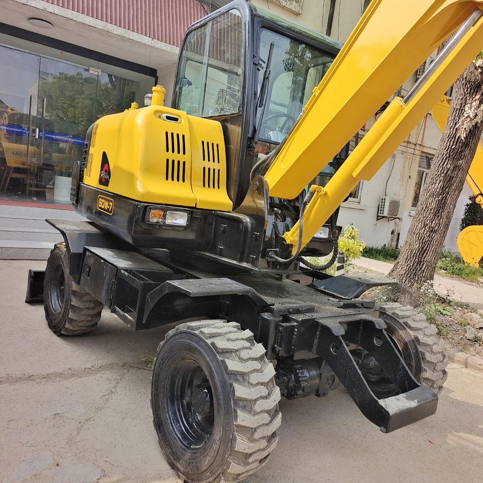 HYUNDAI R60W-7 - حفارة على عجلات: صور 4 HYUNDAI R60W-7 - حفارة على عجلات: صور 4
