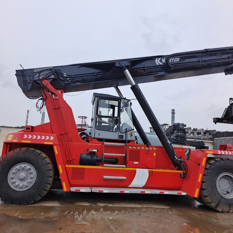 KALMAR DRF450 - رافعات حاويات: صور 1 KALMAR DRF450 - رافعات حاويات: صور 1