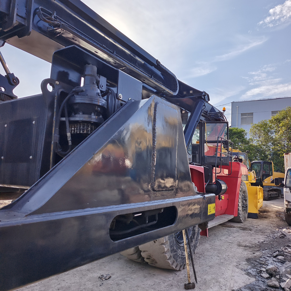 KALMAR DRT450 - رافعات حاويات: صور 5 KALMAR DRT450 - رافعات حاويات: صور 5