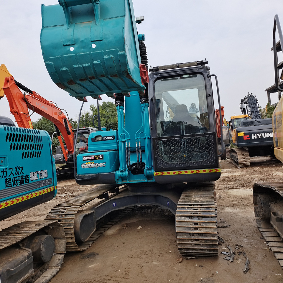 KOBELCO SK 140 - حفارات زحافة: صور 5 KOBELCO SK 140 - حفارات زحافة: صور 5
