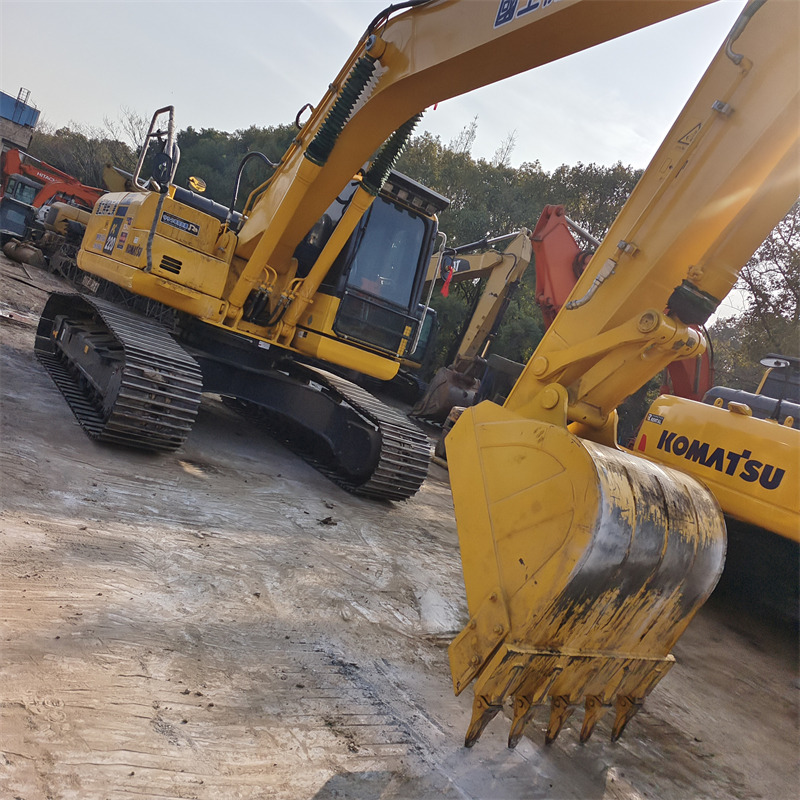 KOMATSU PC220-8N1 - حفارات زحافة: صور 5 KOMATSU PC220-8N1 - حفارات زحافة: صور 5