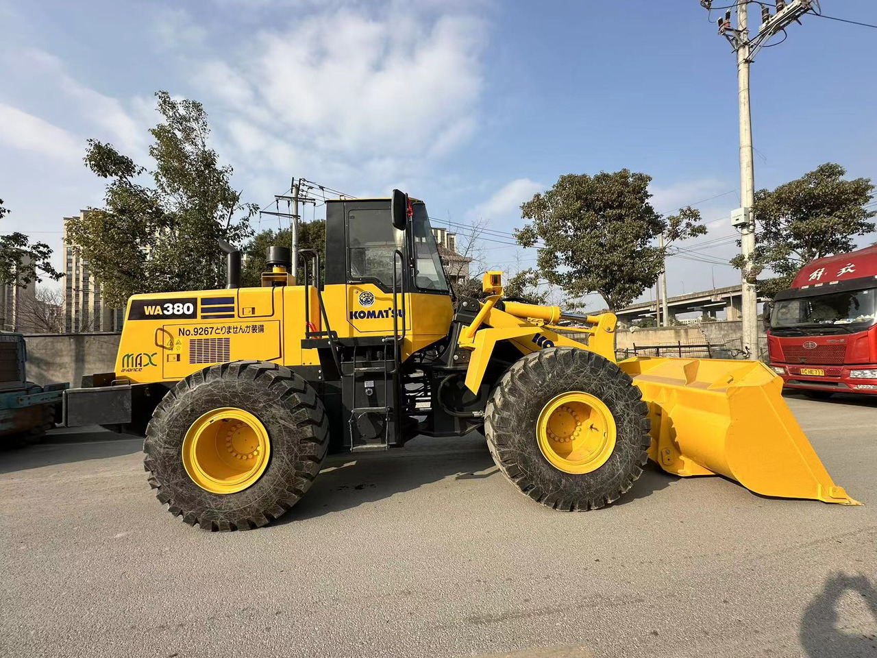 KOMATSU WA380 - اللودر بعجل: صور 1 KOMATSU WA380 - اللودر بعجل: صور 1