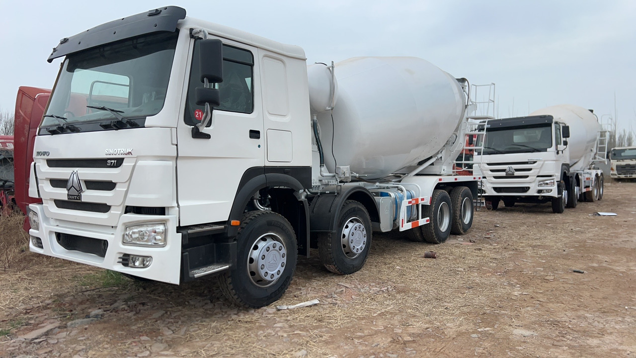 SINOTRUK HOWO 371 16 CBM 8*4 12 Tires - شاحنة خلاطة خرسانة: صور 5 SINOTRUK HOWO 371 16 CBM 8*4 12 Tires - شاحنة خلاطة خرسانة: صور 5