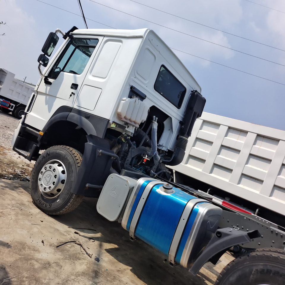SINOTRUK HOWO 371 375 TRACOR HEAD - شاحنة جرار: صور 1 SINOTRUK HOWO 371 375 TRACOR HEAD - شاحنة جرار: صور 1